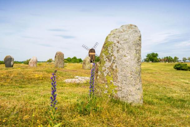 Similar standing stones – Oland, Sweden (Fotolia)