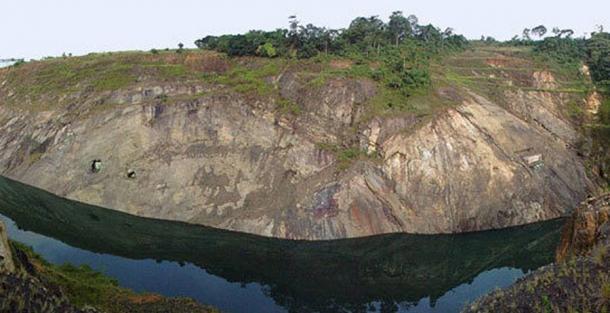 The terrain surrounding the natural nuclear reactors in Oklo suggests that groundwater insertion, above a layer of bedrock, may be a necessary ingredient for rich uranium ore capable of spontaneous fission. (Curtin University)