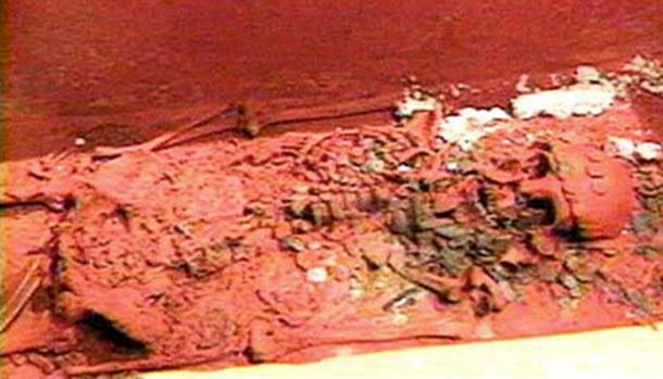 Skeleton of Mayan Red Queen in sarcophagus, permeated with cinnabar.  Image: INAH