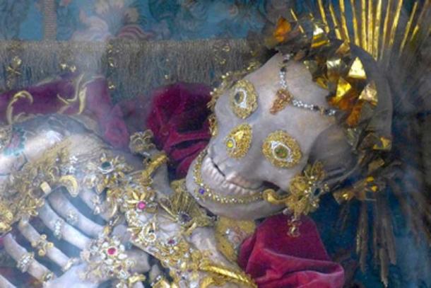 skelet van de catacombe Saint-St. Innocentius. (Neitram / CC BY-SA 4.0)