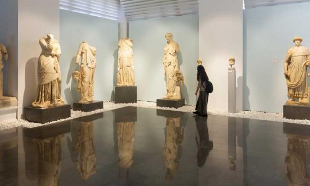 Algunas de las esculturas de mármol en el Museo de Afrodisias en el sitio de las antiguas Afrodisias en el oeste de Anatolia, Turquía. (JackF/Adobe Stock)