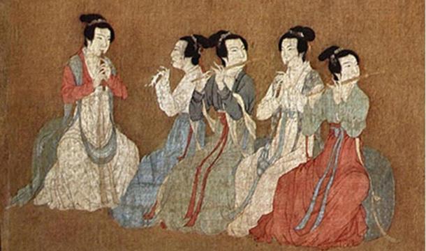 Detail, Song Dynasty (960–1279) version of the Night Revels of Han Xizai. The female musicians in the center of the image are playing transverse bamboo flutes and guan.