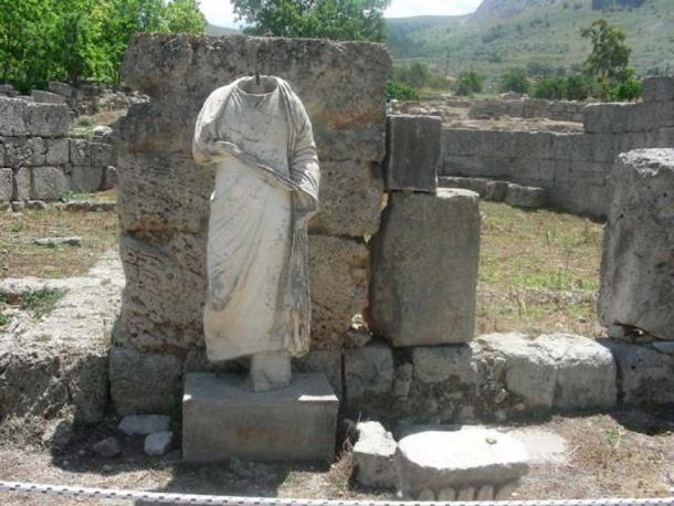 Southern stoa.