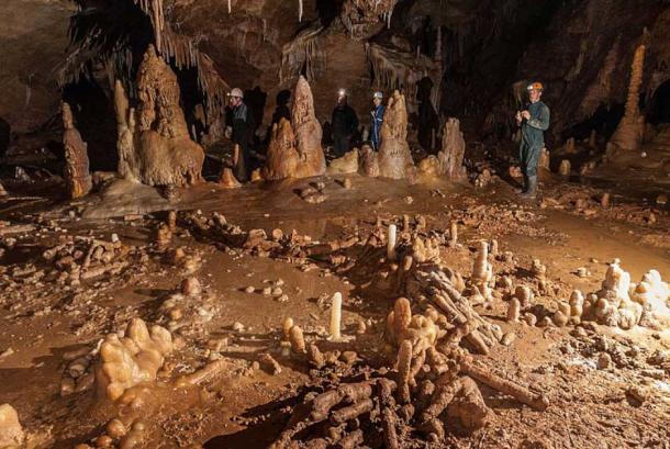 Speleofacts ring structure built by Neanderthal people in Bruniquel cave, France. (Luc-Henri Fage/SSAC / CC BY-SA 3.0)