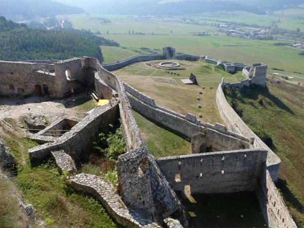 The castle of Spissky in Slovakia has an irregular moat, still stunning in its form. (Michal Klajban, CC BY-SA 3.0)