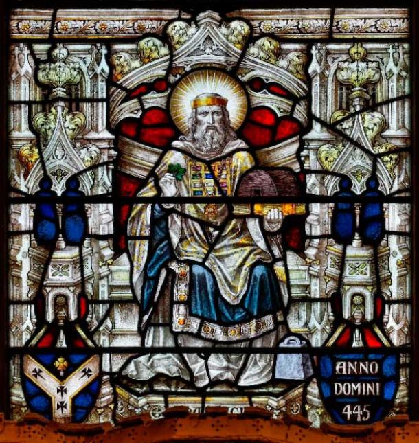 Stained glass depicting Saint Patrick and a reference to the year 445, when St. Patrick supposedly built the first church at Armagh. Located at St. Patrick's Cathedral of the Church of Ireland, Armagh, County Armagh, Northern Ireland (Andreas F. Borchert, CC BY-SA 3.0 DE)