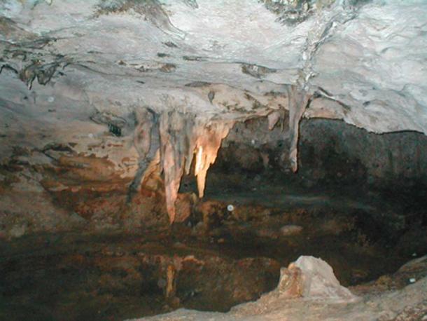 Stalactites of the Hato caves (Public Domain)
