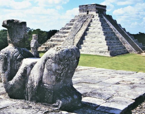 Statue ‘looking back’ at Chichén Itzá