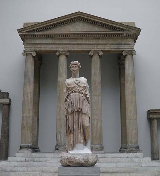 Statue of Athena Parthenos from the Library of Pergamum with the temple of Zeus Sosipolis from Magnesia on the Maeander in the background. Pergamon Museum, Berlin.