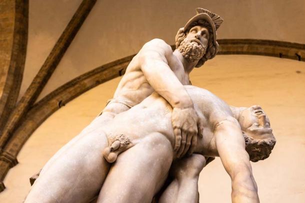 Statue showing Menelaus with the corpse of Patroclus during the Trojan War. (BlackMac / Adobe Stock)