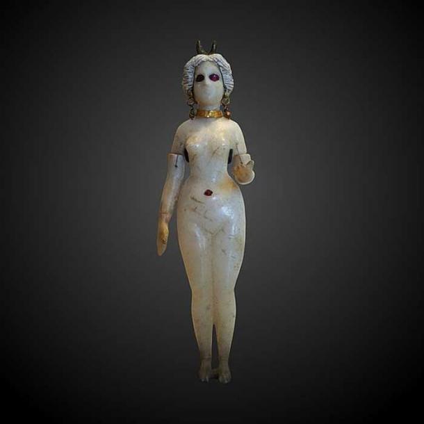 Statuette of a naked woman, maybe the Great Goddess of Babylon (or Ishtar). From the necropolis of Hillah, near Babylon. (CC BY-SA 2.0)