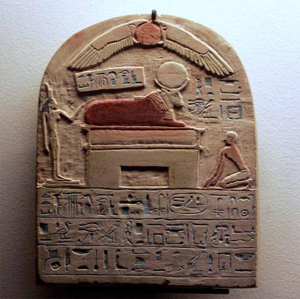 Stele dedicated to Apis from 643 BC showing the bull god above the pharaoh below and to the right. (musée du Louvre / CC BY-SA 2.0 FR)