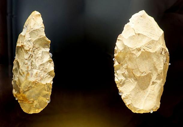 Stone tools, Neanderthal, Bad Urach, Wittlingen, c. 50,000 to 70,000 years old - Landesmuseum Württemberg - Stuttgart, Germany. (Public Domain)