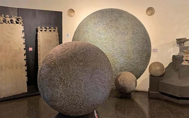 Stone spheres of the Diquís in Museo Nacional de Costa Rica. The image on the wall shows the diameter of the biggest recorded stone sphere, 2.66 m (8.7 ft) (Mariordo/CC BY-SA 4.0)