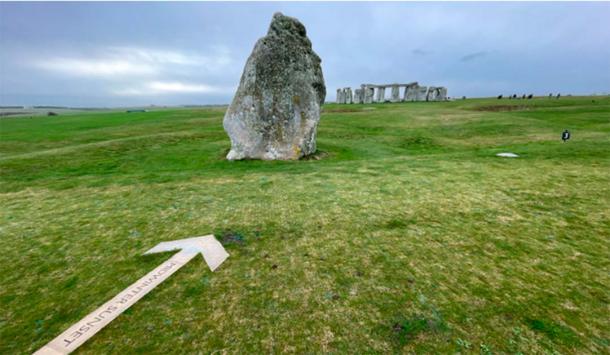 With the Heel Stone in the foreground, and the Stone Circle on the horizon, the arrow on the ground points in the direction of winter solstice sunset. (Tony Skerl/Adobe Stock)
