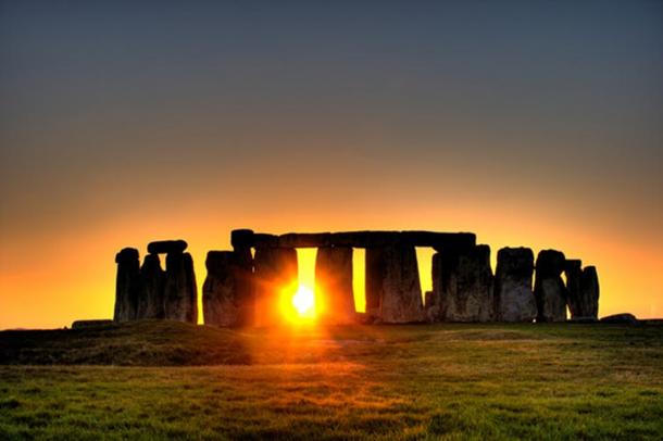 Stonehenge sun. (Image: simonwakefield CC BY 2.0)
