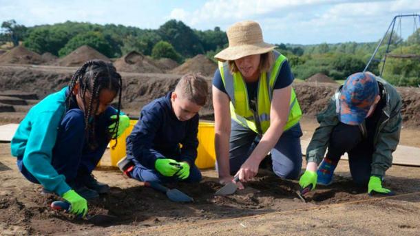 El Proyecto de Arqueología Comunitaria en Suffolk involucró a cientos de voluntarios durante el verano de 2022. (Consejo del Condado de Suffolk)
