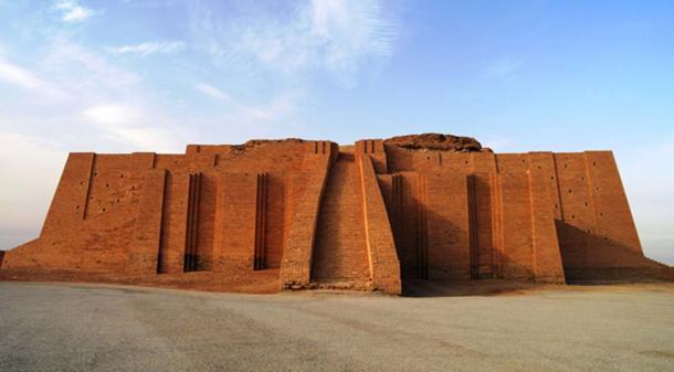 Sumerian civilization ruins, temple in Iraq. (homocosmicos /Adobe)