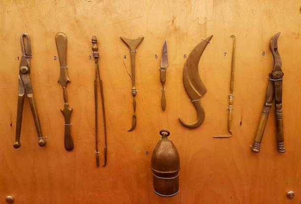 Surgical instruments, 5th century BC, Greece.  Reconstruction based on descriptions within the Hippocratic corpus.  Technology Museum of Thessaloniki.  (Gts-tg/CC BY-SA 4.0)