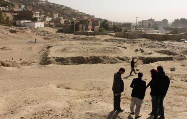 Survey training at Tepe Maranjan in Kabul, October 2016.