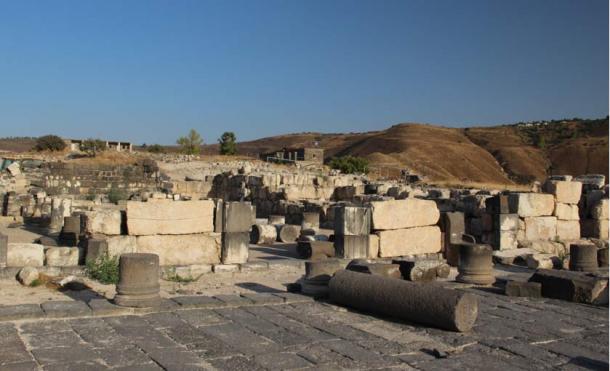 Ruins at the nearby Sussita site