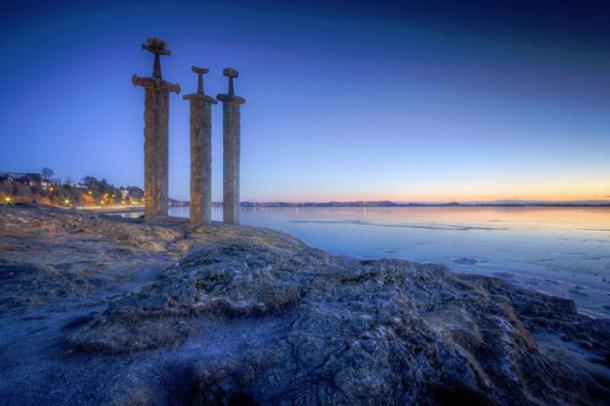Sverd i Fjell at Dusk. Photo Source: 