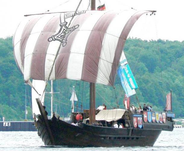 The Swedish cog ship found off the coast of western Sweden recently would have looked almost exactly like this German Hanseatic League cog ship replica. Source: I, VollwertBIT / CC BY-SA 2.5