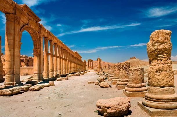 Syria. Palmyra (Tadmor). The central part of the Great Colonnade leading along Main Street. This site is on UNESCO World Heritage List. (WitR/AdobeStock)