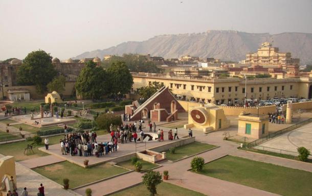 Taken from the observation platform at the top of the Jantar Mantar in Jaipur, India. (Knowledge Seeker / Public Domain)