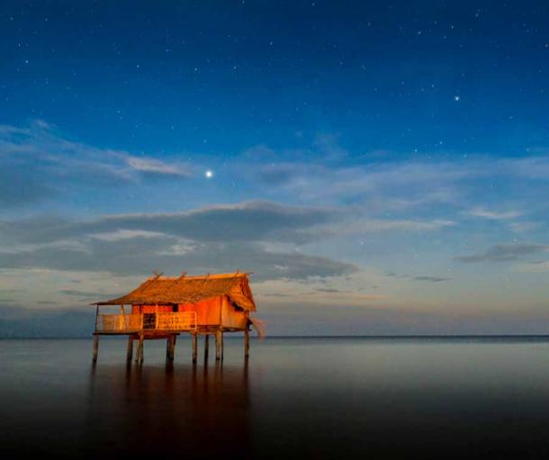 A Tamuniaï village house on stilts off the coast of New Britain Island, Papua New Guinea. (Marc Dozier)