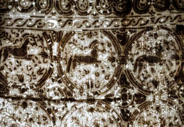 Tapestry with horse and palm.