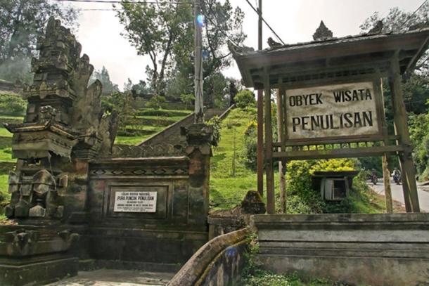 Temple Pura Puncak Penulisan on Skull Island, Trunyan, Bali. (Patrick Chabert / CC BY-SA 2.0)