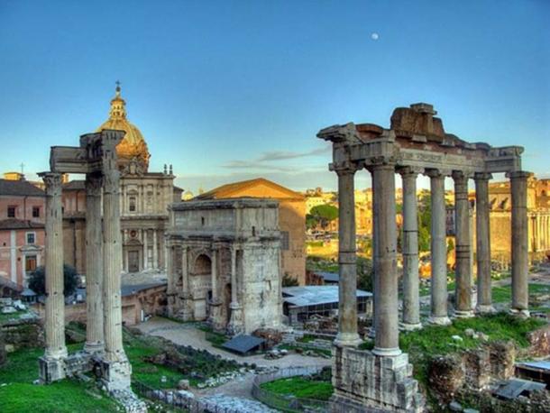Ruins of the Temple of Saturn (eight columns to the far right). 