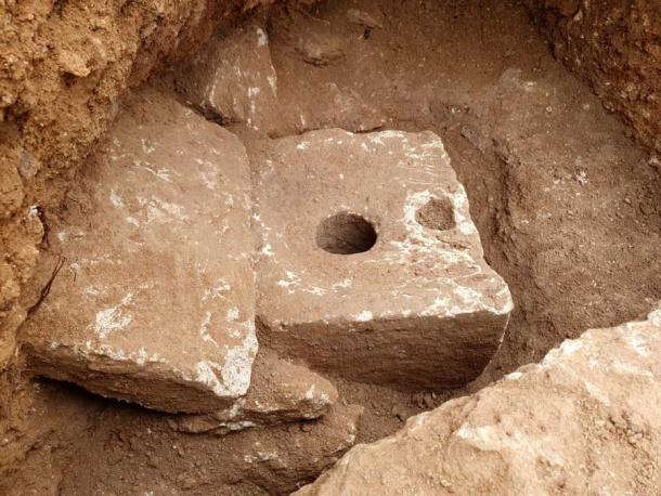 Los inodoros de piedra del período del Primer Templo eran una verdadera rareza en ese momento, y probablemente los usaban la élite y los dignatarios. (Yoli Schwartz/Autoridad de Antigüedades de Israel)