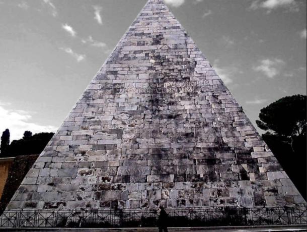 The Pyramid of Cestius (Zach Maggio/CC-BY 2.0)