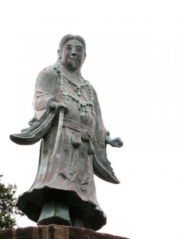 The statue of Yamato Takeru at Kenroku-en