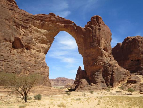 The Aloba Arch (Stanley, D/ CC BY 2.0)