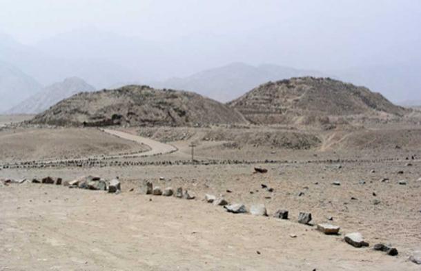 The Caral temples in the arid Supe Valley. (Xauxa / CC BY-SA 3.0)