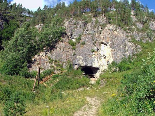 The cave of Denisova, in Siberia, where the discovery of a skull fragment of Denisovan has now been confirmed. (Демин Алексей Барнаул / CC BY SA 4.0)