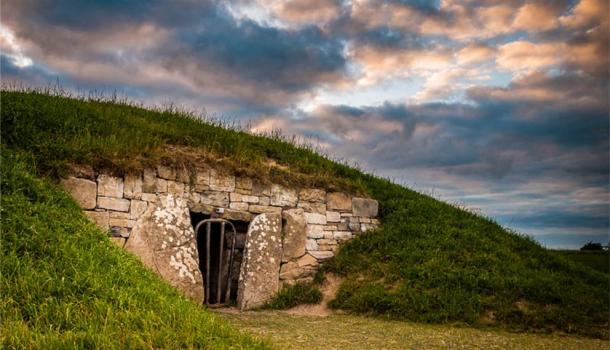 The Hill of Tara is an archaeological complex featuring many ancient monuments, such as the ‘Mound of Hostages’