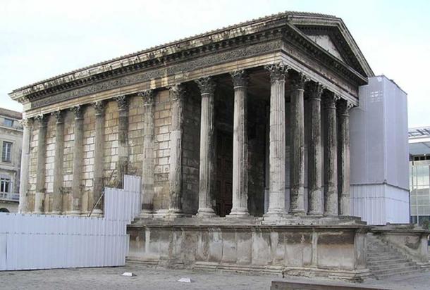 The Maison Carrée during restoration. By H2k4.