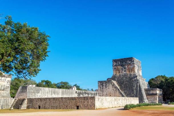 The Maya ball court and temple at Chichen Itza (jkraft5/ Adobe Stock)