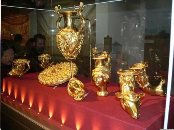 The Panagyurishte Treasure, National Museum of History in Sofia. (Nenko Lazarov / CC BY 2.5) 