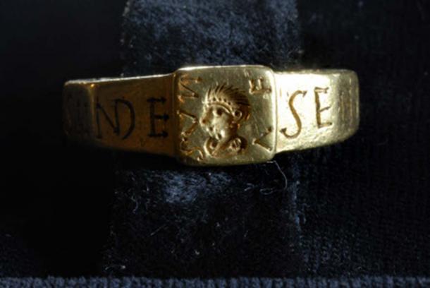 The Roman ring with Senicianus inscription