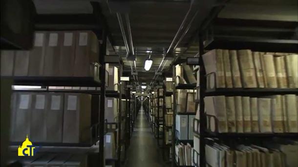 Los Archivos Secretos del Vaticano son el depósito central en la Ciudad del Vaticano de todos los actos promulgados por la Santa Sede. 
