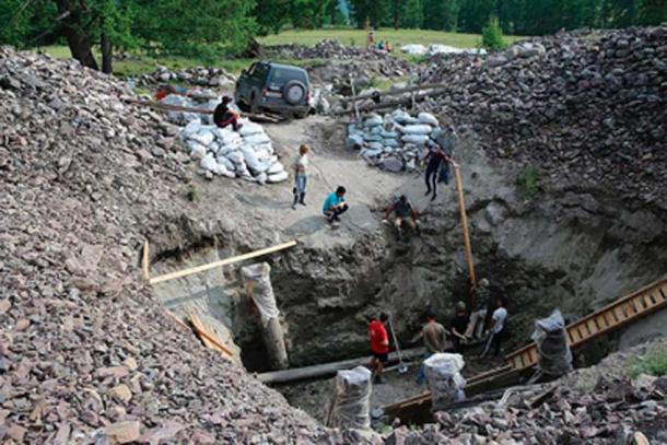 2,300 Year-Old Log Cabin Dug Out Of Permafrost Rebuilds Perfectly