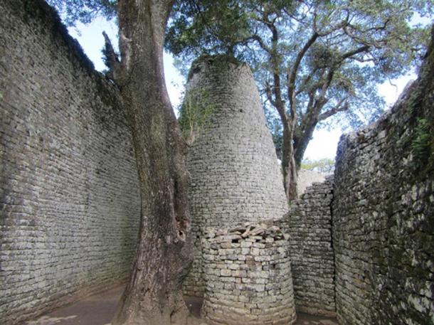The conical tower and millions of drystone bricks. (amanderson2/CC BY 2.0)