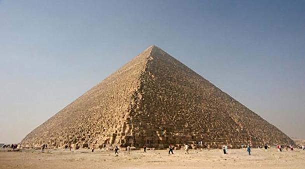A enigmática Grande Pirâmide, atribuída ao Faraó Khufu. (CC POR 2,5)