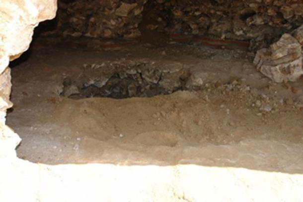 The entrance to the looting tunnel. (Plovdiv Museum of Archaeology)