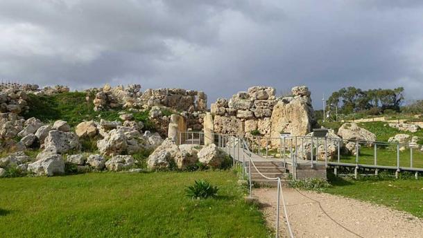 The entrance to the northern Ġgantija temple in Gozo. The megalithic ceremonial temples were centers of fertility rites. (CC BY-SA 4.0)